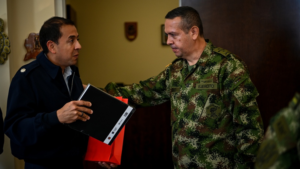 Colombian Defense Attache Visits the IADC