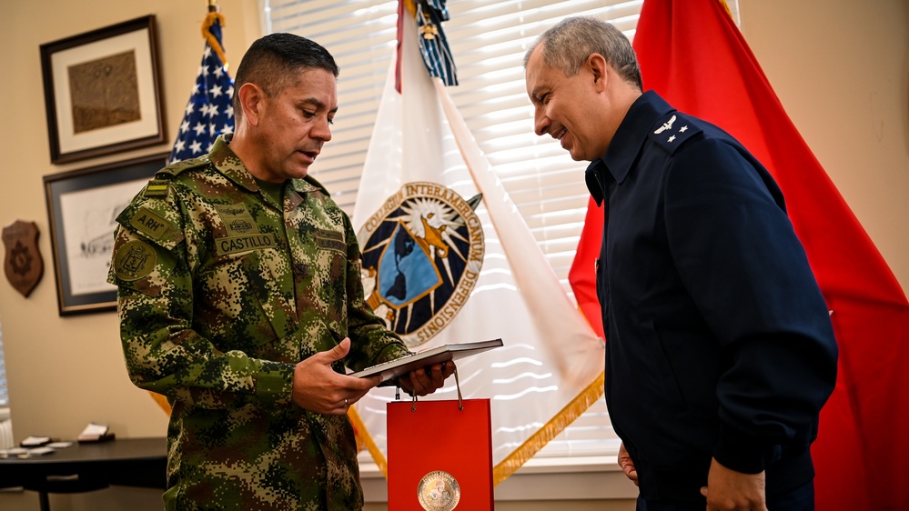 Colombian Defense Attache Visits the IADC