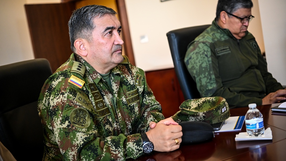 Colombian Defense Attache Visits the IADC