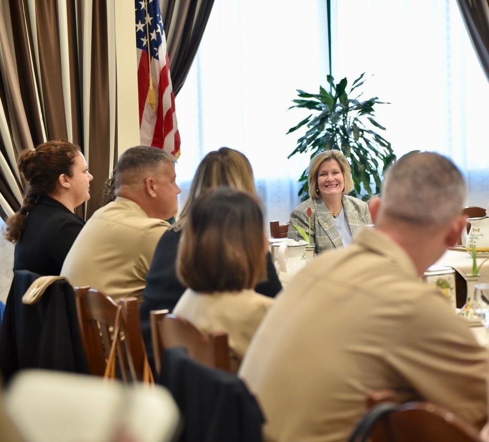 CNO Visits NAS Sigonella