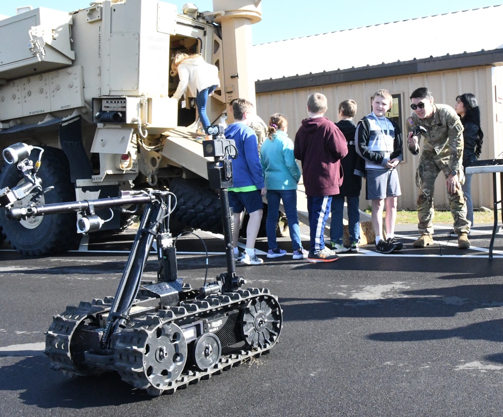 EOD Soldiers at Fort Drum show students the STEM side of their profession