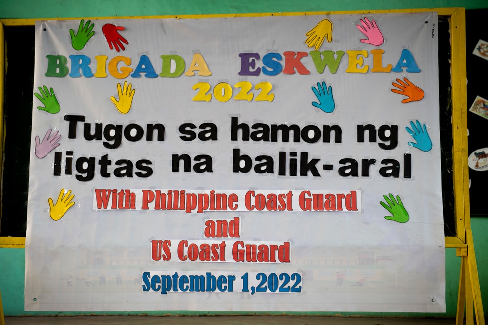 In the Spirit of Giving: U.S., Philippine Coast Guard volunteer at local Manila elementary school