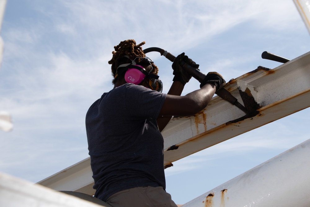 U.S. civilian mariner conducts preservation during RD22