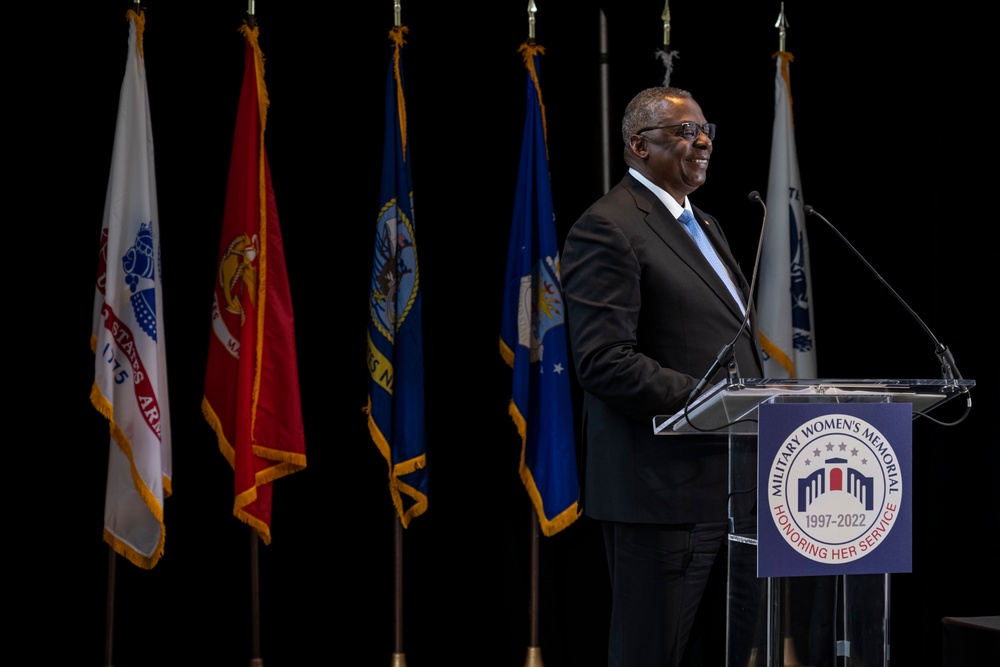 SECDEF Hosts 25th Anniversary Ceremony for Military Women's Memorial