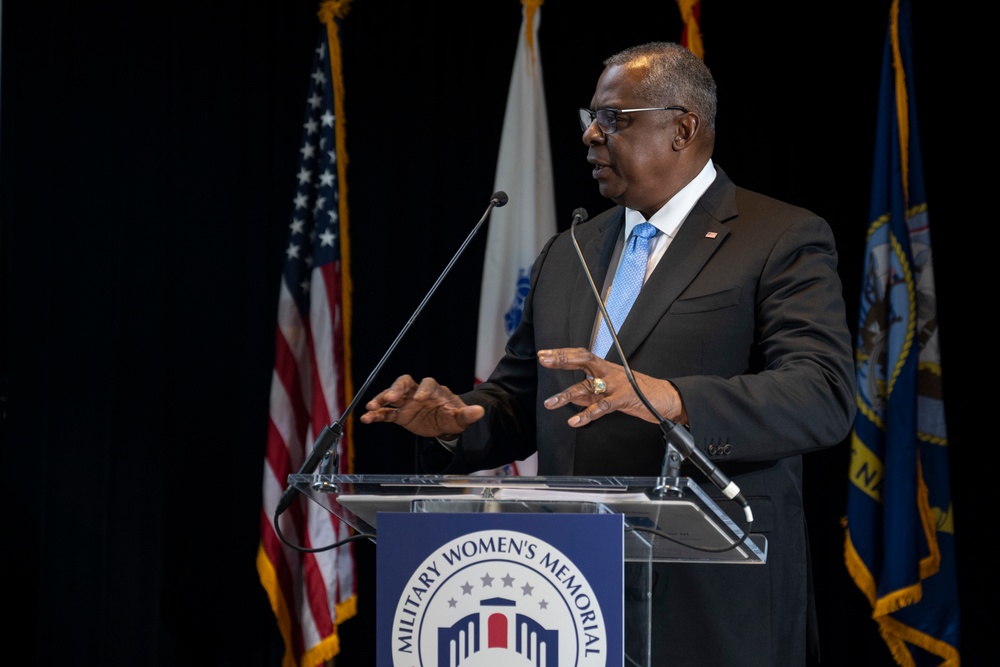 SECDEF Hosts 25th Anniversary Ceremony for Military Women's Memorial