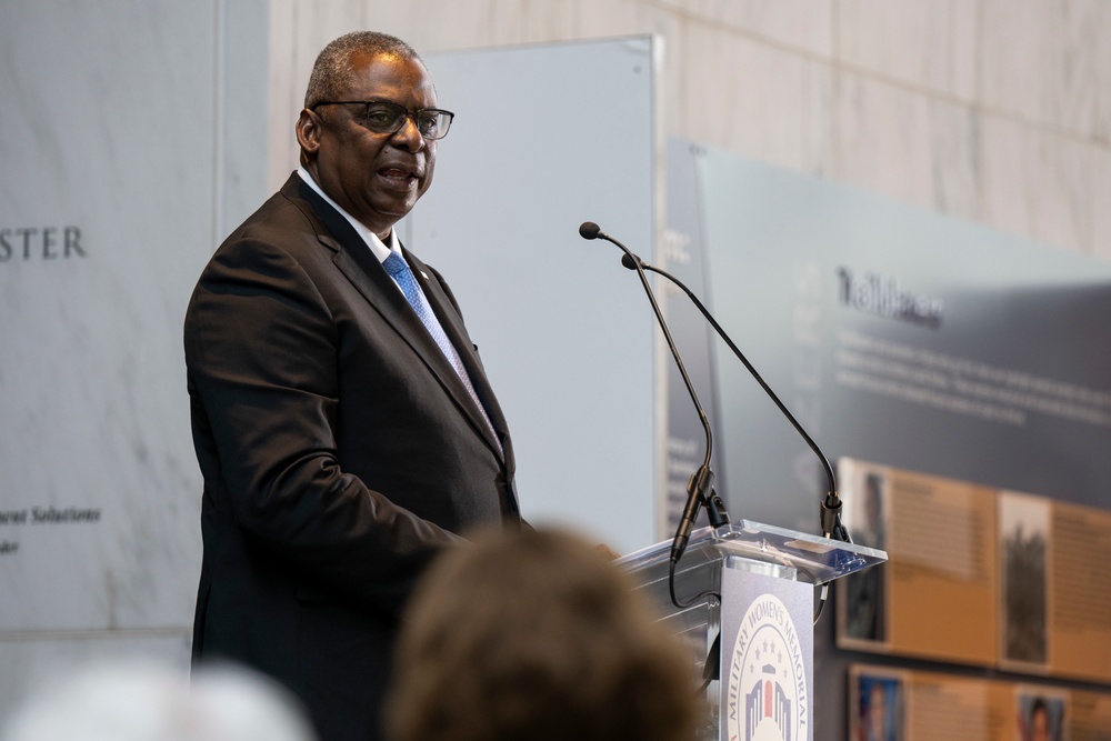 SECDEF Hosts 25th Anniversary Ceremony for Military Women's Memorial