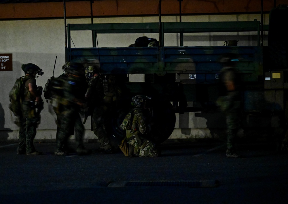 Shadows in the Night: Kunsan hosts combined SOF training