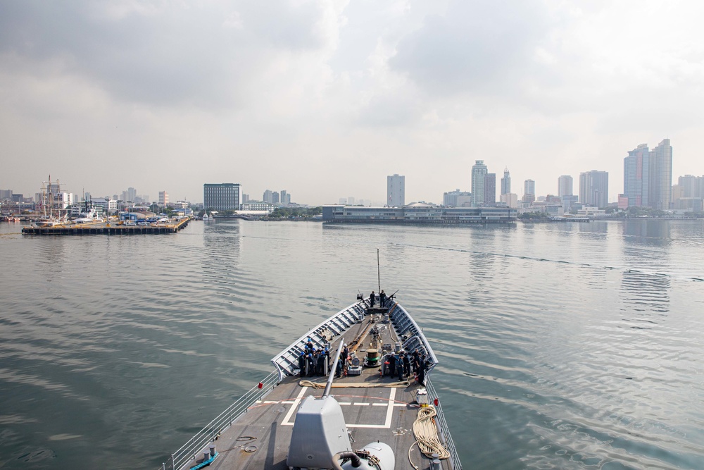 USS Chancellorsville Conducts Manila Port Visit