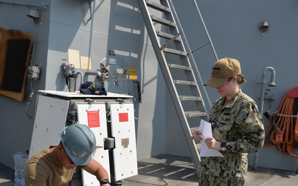 NAVSUP Fleet Logistics Center Bahrain Supports USS Delbert D. Black