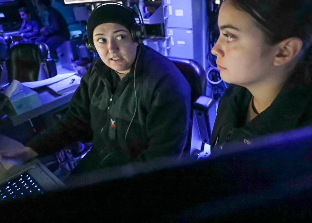 Sailors Monitor Contacts During Resolute Dragon 2022