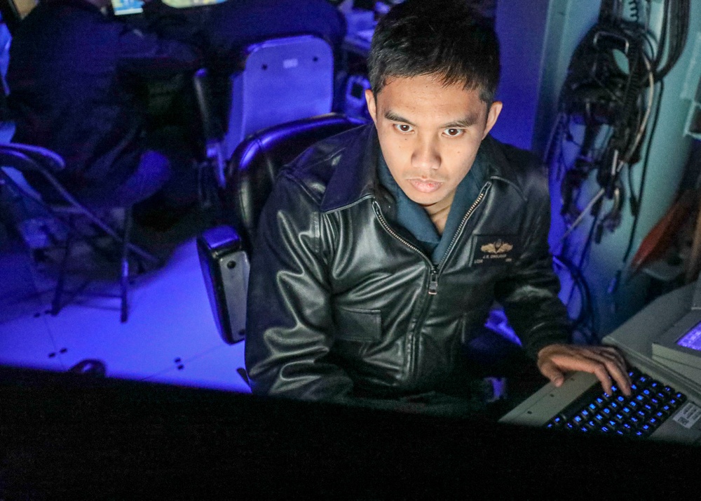 Sailor Monitors Contacts During Resolute Dragon 2022