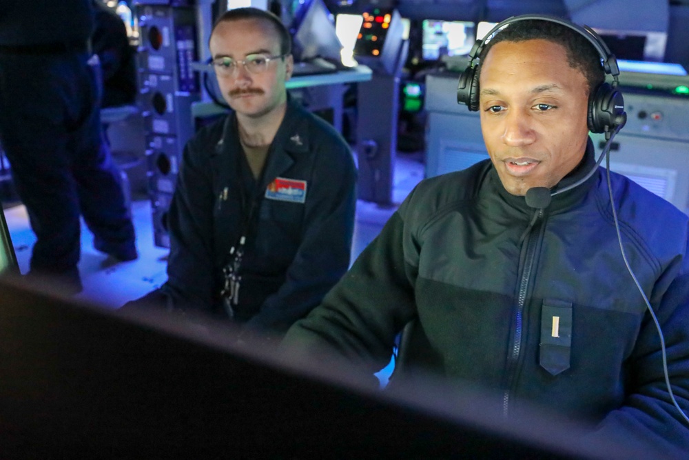 Sailors Monitor Contacts During Resolute Dragon 2022