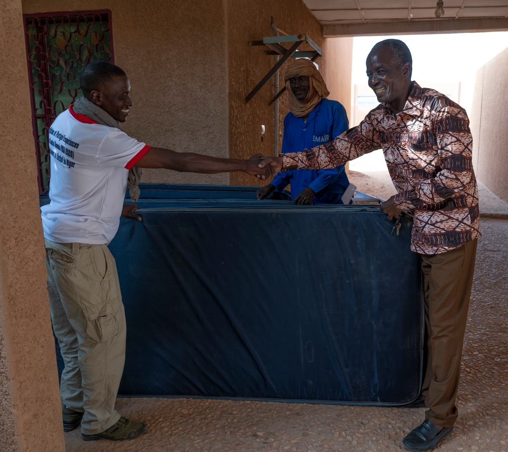 AB 201 donates mattresses to Agadez Mining School