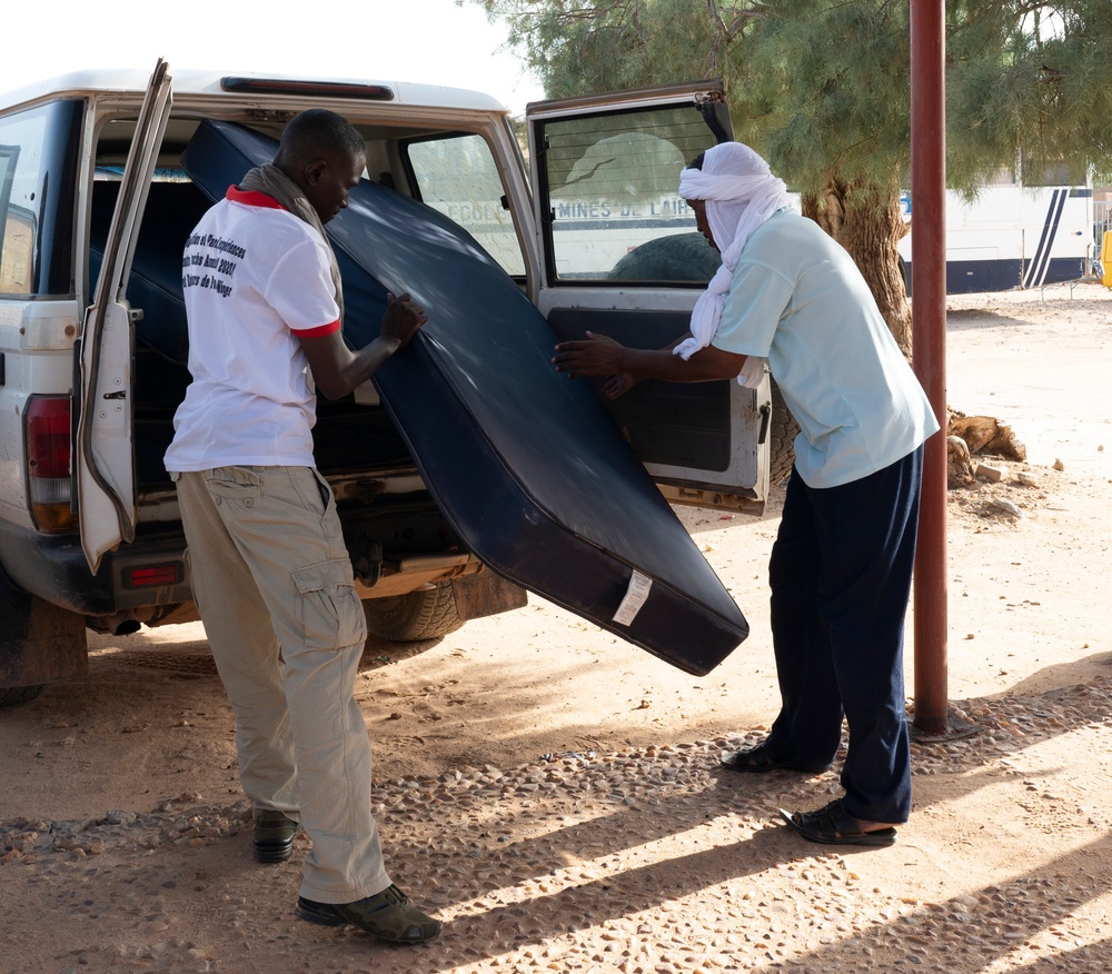 AB 201 donates mattresses to Agadez Mining School