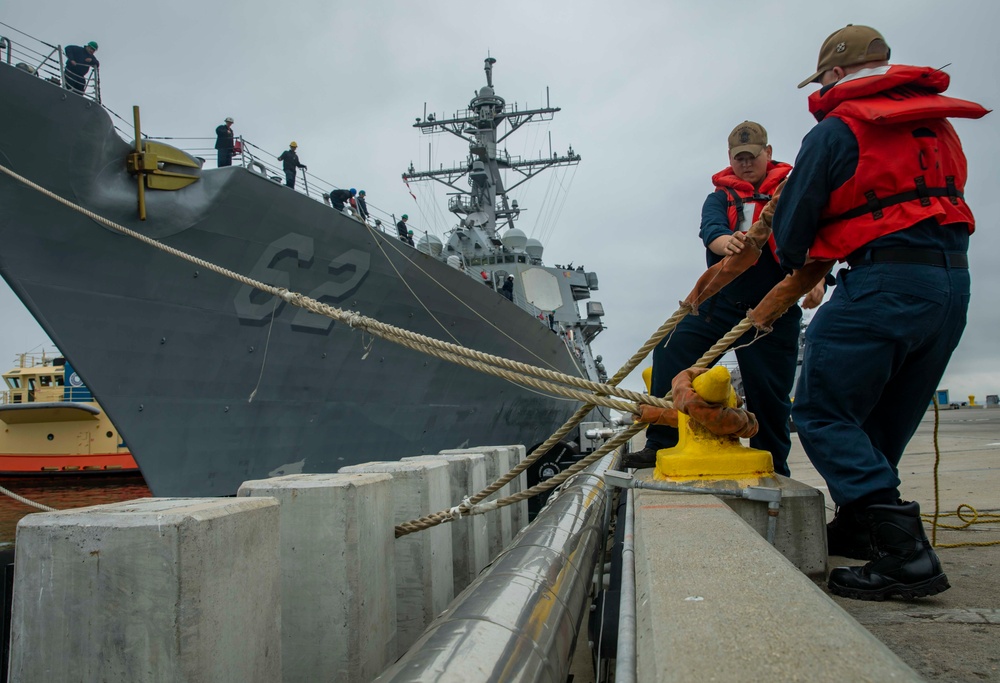 USS Makin Island Line Handling