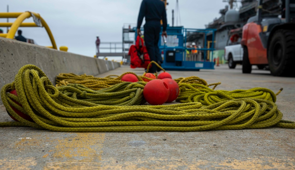 USS Makin Island Line Handling