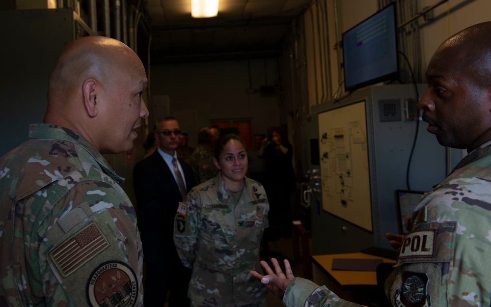 DVIDS - Images - DLA Energy commander visits JB Charleston [Image 2 of 13]