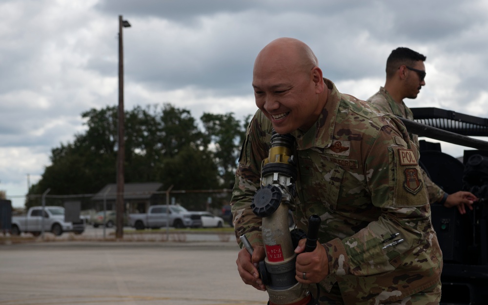DVIDS - Images - DLA Energy commander visits JB Charleston [Image 6 of 13]