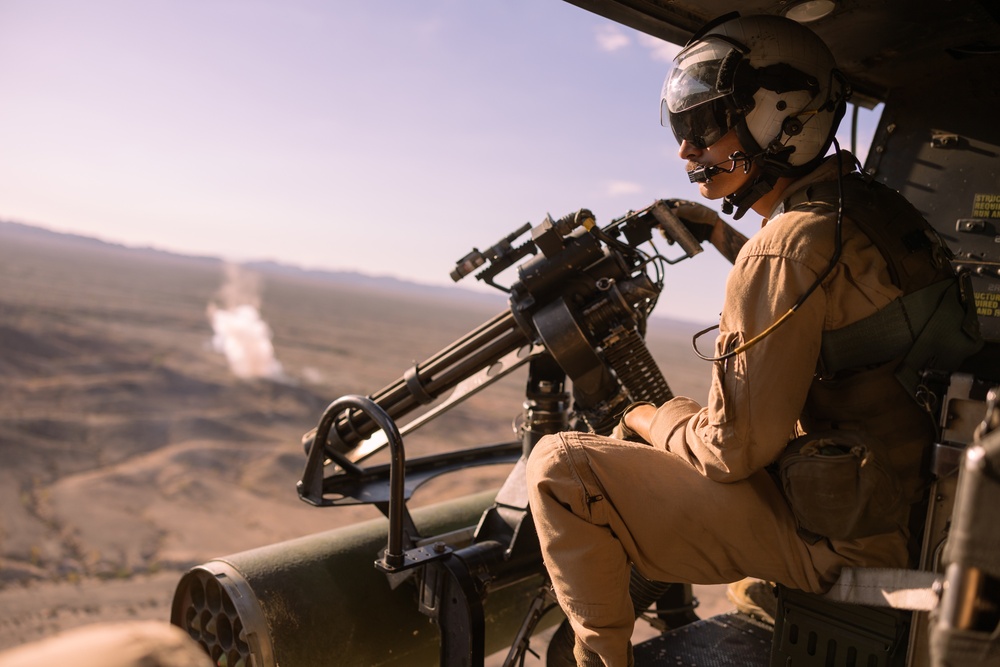 WTI 1-23: UH-1Y Venom Day Guns Live Fire