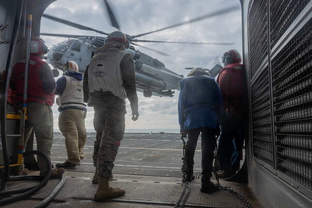 Combat Logistics Regiment 37 supports simulated medical resupply with Marine Heavy Helicopter Squadron 361