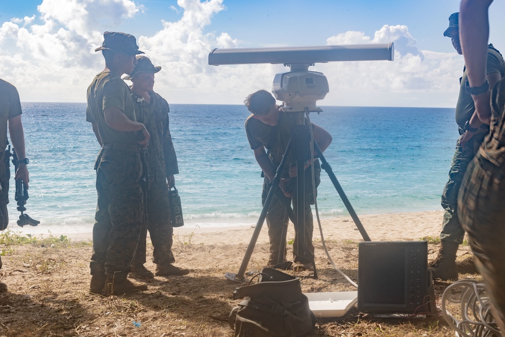 U.S., Philippine Marine Reconnaissance Forces use each other’s gear During KAMANDAG 6