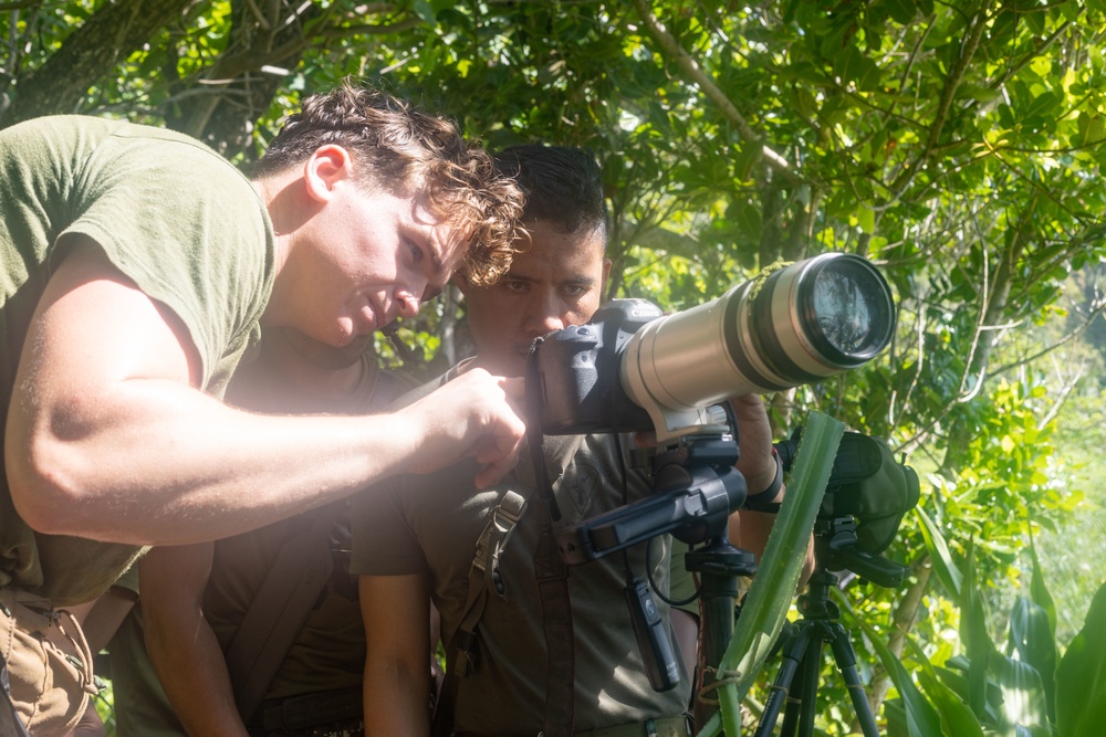 U.S., Philippine Marine Reconnaissance Forces use each other’s gear During KAMANDAG 6