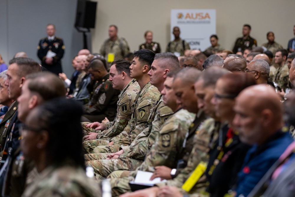 USAREUR-AF leaders brief capabilities at AUSA events