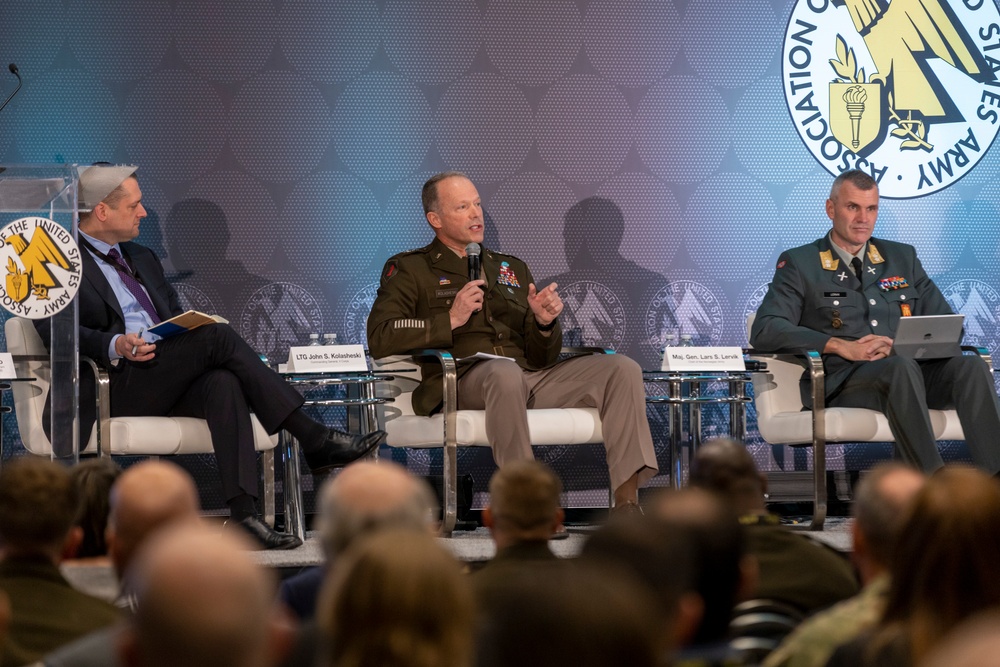 USAREUR-AF leaders brief capabilities at AUSA events