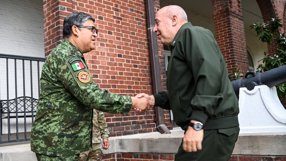 Brazilian Chairman of the Joint Chiefs of Staff Visits the IADC