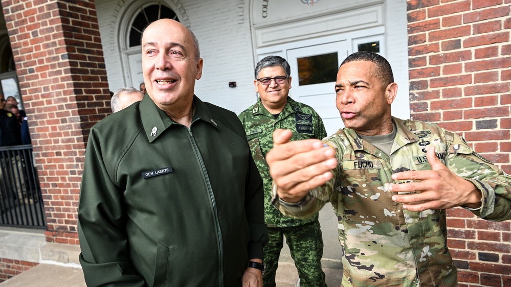 Brazilian Chairman of the Joint Chiefs of Staff Visits the IADC