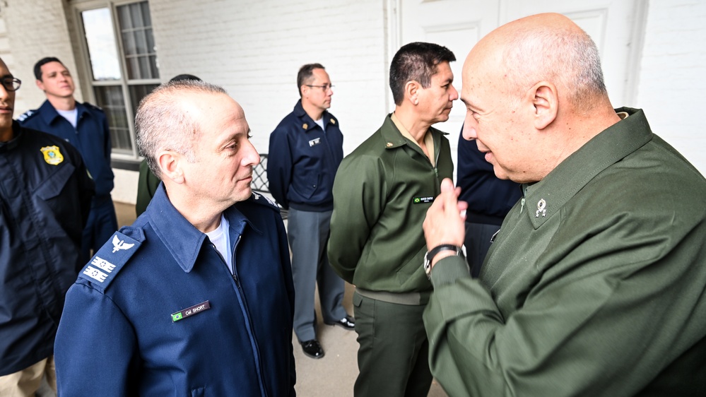 Brazilian Chairman of the Joint Chiefs of Staff Visits the IADC