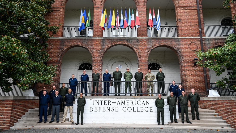 Brazilian Chairman of the Joint Chiefs of Staff Visits the IADC