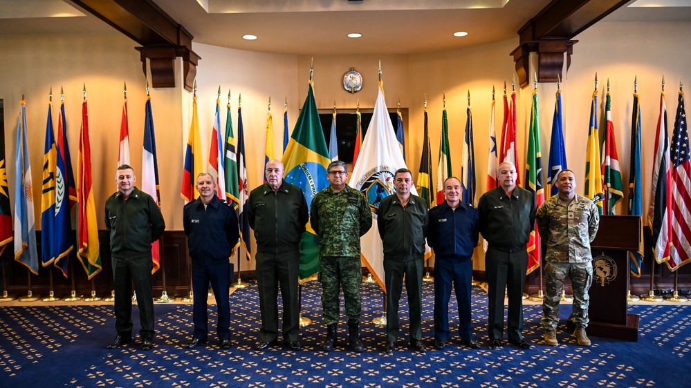 Brazilian Chairman of the Joint Chiefs of Staff Visits the IADC