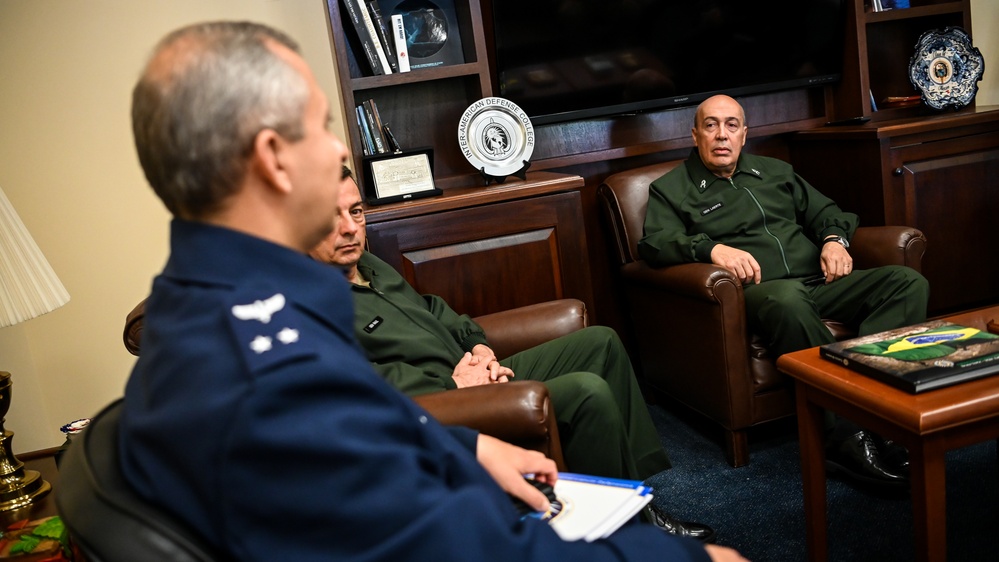 Brazilian Chairman of the Joint Chiefs of Staff Visits the IADC