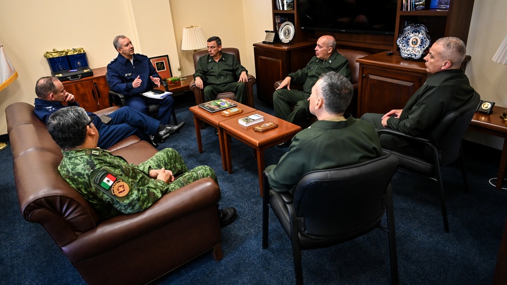 Brazilian Chairman of the Joint Chiefs of Staff Visits the IADC