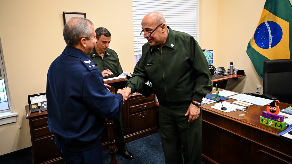 Brazilian Chairman of the Joint Chiefs of Staff Visits the IADC