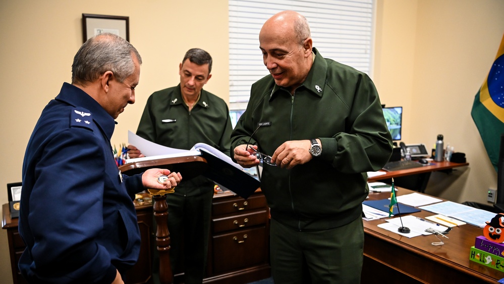 Brazilian Chairman of the Joint Chiefs of Staff Visits the IADC