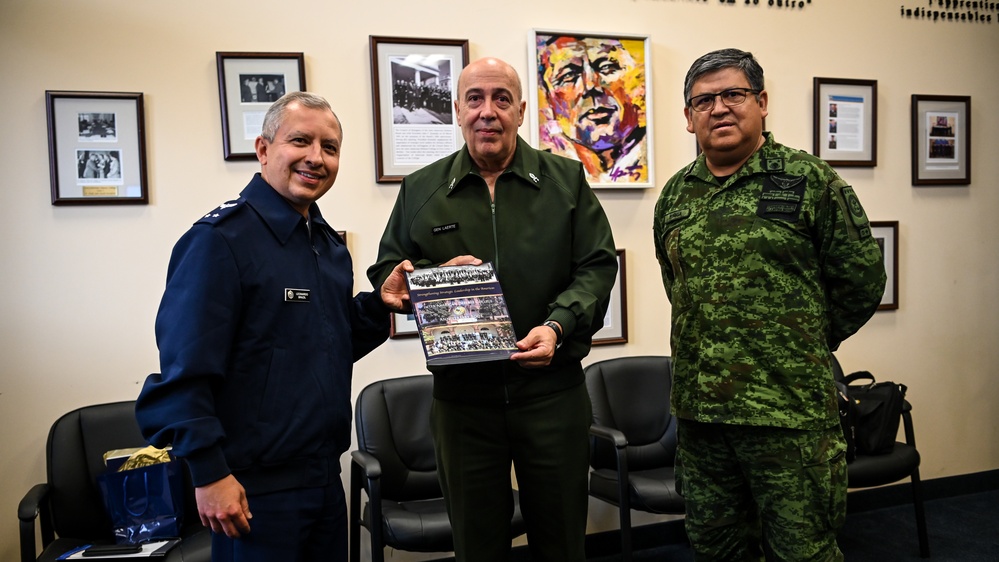 Brazilian Chairman of the Joint Chiefs of Staff Visits the IADC