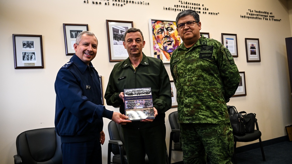 Brazilian Chairman of the Joint Chiefs of Staff Visits the IADC