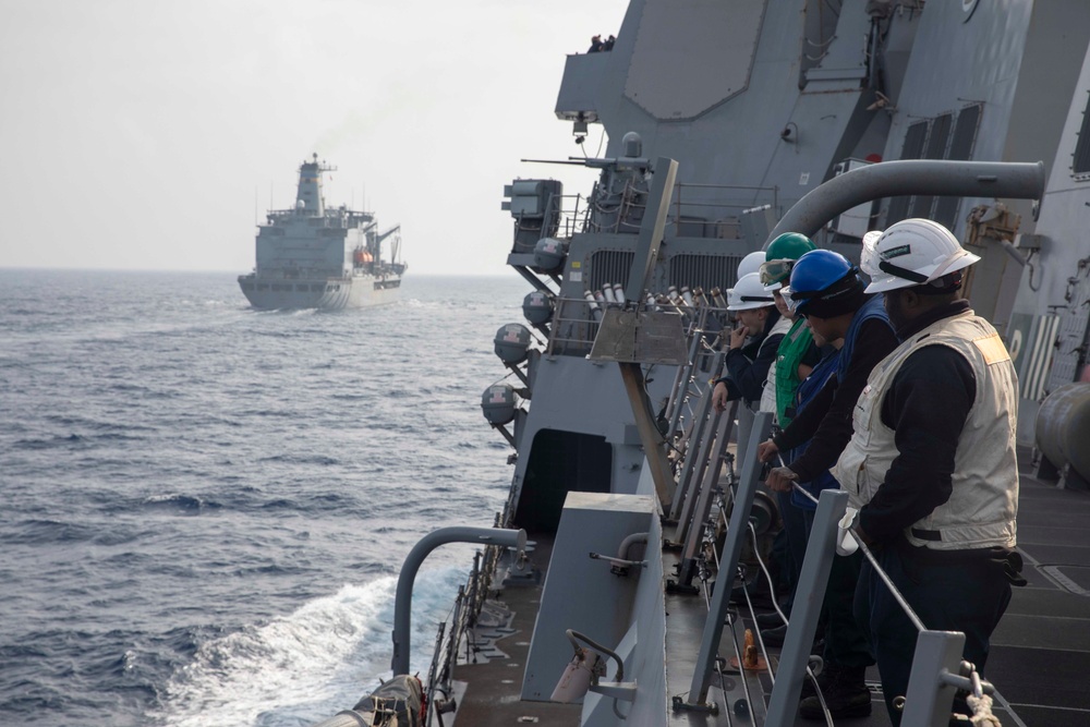 USS Farragut (DDG 99) Performs Replenishment-at-Sea