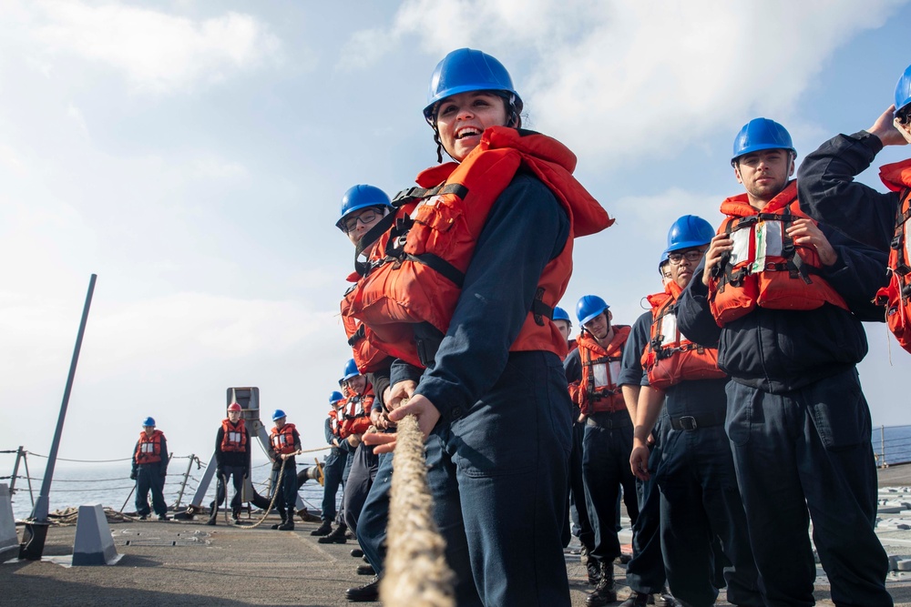 USS Farragut (DDG 99) Performs Replenishment-at-Sea