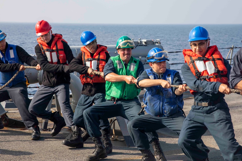 USS Farragut (DDG 99) Performs Replenishment-at-Sea