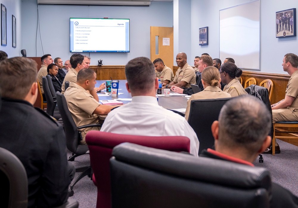 RDML Walker, CNRC, visits NTAG Philadelphia