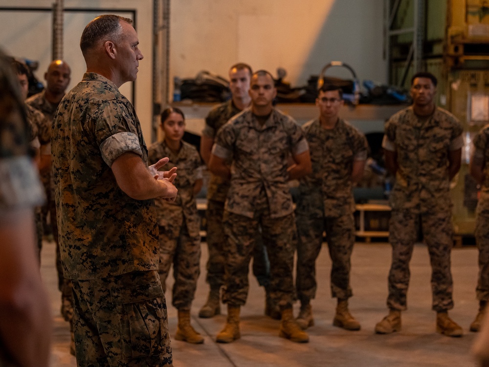 Maj. Gen. Austin visits MCAS Iwakuni