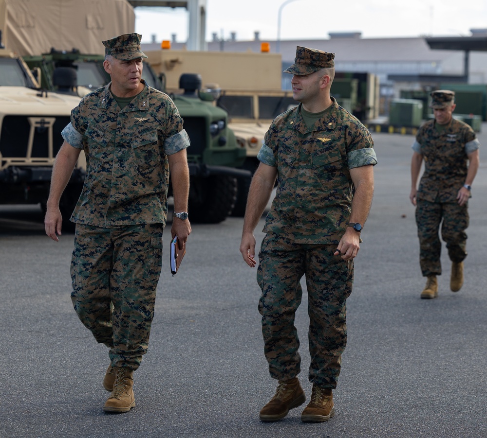 Maj. Gen. Austin visits MCAS Iwakuni