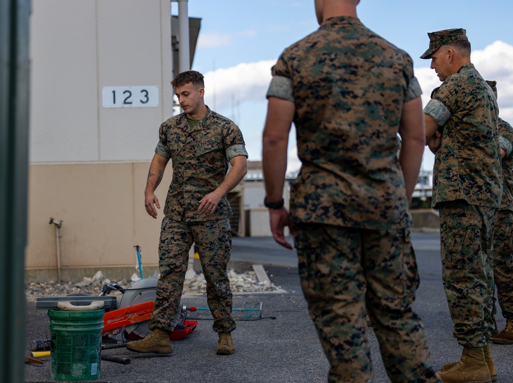 Maj. Gen. Austin visits MCAS Iwakuni