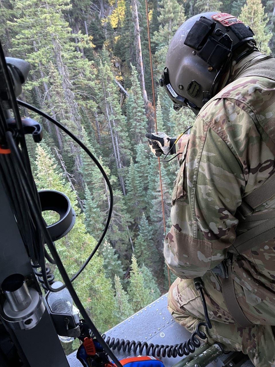 Washington National Guard aircrew rescues injured hiker