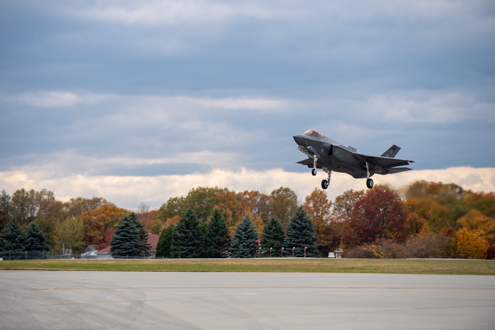 VTANG pilot reaches 1,000 hours in F-35