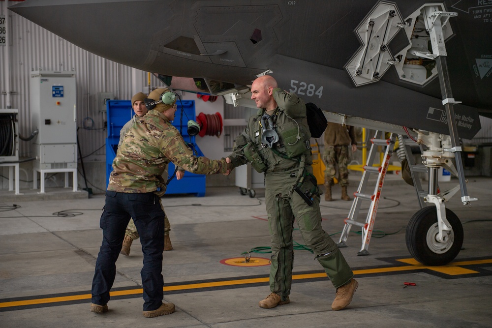 VTANG pilot reaches 1,000 hours in F-35