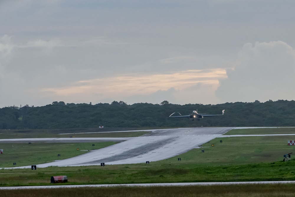 28th Bomb Wing B-1B Lancers arrive at Andersen Air Force Base